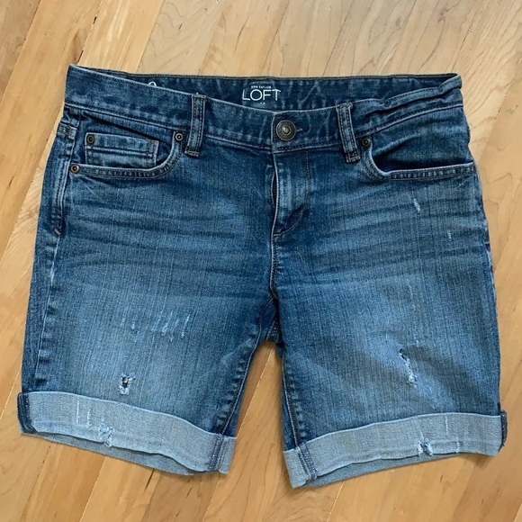 Ann Taylor Loft Distressed Denim Boyfriend Shorts Size 0 - Picture 1 of 4